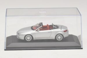 Alfa Romeo Giulia Spider Prateado Minichamps 1:43 400120731 Metal - imagem 4 de 5
