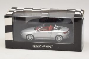 Alfa Romeo Giulia Spider Prateado Minichamps 1:43 400120731 Metal - imagem 5 de 5