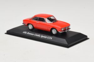 Alfa Romeo Giulia Sprint GTA Vermelho Maxichamps 1:43 940120440 Metal - imagem 3 de 5