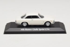 Alfa Romeo Giulia Sprint GTA Branco Maxichamps 1:43 940120441 Metal