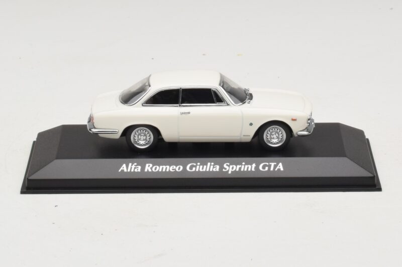 Alfa Romeo Giulia Sprint GTA Branco Maxichamps 1:43 940120441 Metal