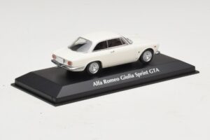 Alfa Romeo Giulia Sprint GTA Branco Maxichamps 1:43 940120441 Metal - imagem 2 de 5