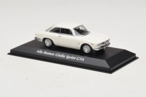 Alfa Romeo Giulia Sprint GTA Branco Maxichamps 1:43 940120441 Metal - imagem 3 de 5