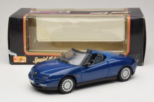 Alfa Romeo Spider 916 Azul Maisto 1:18 31831 Metal - imagem 8 de 8