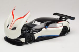 Aston Martin Vulcan Stratus White Com Listras Azuis e Vermelhas AUTOart 1:18 70261 Compósito - imagem 2 de 8