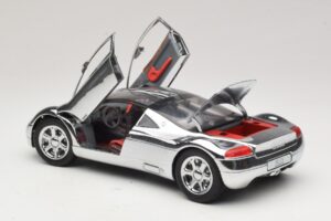 Audi Avus Quattro Chrome Silver Revell 1:18 08830 Metal - imagem 5 de 8
