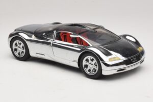 Audi Avus Quattro Chrome Silver Revell 1:18 08830 Metal - imagem 6 de 8