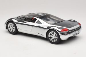 Audi Avus Quattro Chrome Silver Revell 1:18 08830 Metal - imagem 7 de 8