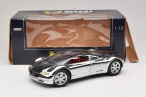 Audi Avus Quattro Chrome Silver Revell 1:18 08830 Metal - imagem 8 de 8