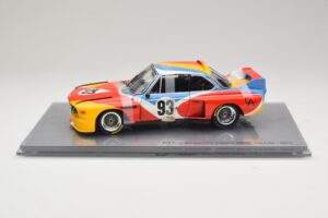 BMW 3.0 CSL Art Car Alexander Calder #51 H. Poulain / S. Posey / J. Guichet 24 Hours of Le Mans 1975 Minichamps 1:18 80430150 - imagem 3 de 7