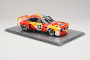 BMW 3.0 CSL Art Car Alexander Calder #51 H. Poulain / S. Posey / J. Guichet 24 Hours of Le Mans 1975 Minichamps 1:18 80430150 - imagem 4 de 7