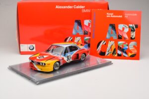 BMW 3.0 CSL Art Car Alexander Calder #51 H. Poulain / S. Posey / J. Guichet 24 Hours of Le Mans 1975 Minichamps 1:18 80430150 - imagem 7 de 7