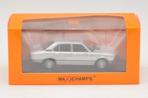 BMW 520 E12 Prata Maxichamps 1:43 940023000 Metal - imagem 5 de 5