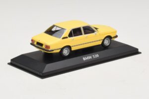 BMW 520 E12 Amarelo Maxichamps 1:43 940023001 Metal - imagem 2 de 5