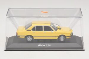 BMW 520 E12 Amarelo Maxichamps 1:43 940023001 Metal - imagem 4 de 5