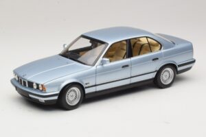 BMW 535i E34 Azul Claro Metálico Minichamps 1:18 100024007 Metal