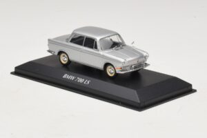 BMW 700 LS Prata Maxichamps 1:43 940023700 Diecast - imagem 3 de 5
