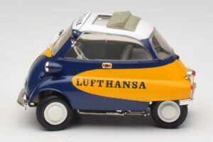BMW Isetta 250 Lufthansa Revell 1:18 08926 Metal - imagem 4 de 8