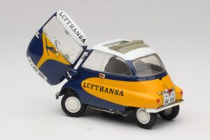 BMW Isetta 250 Lufthansa Revell 1:18 08926 Metal - imagem 5 de 8