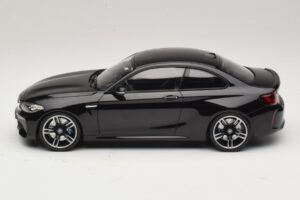 BMW M2 F87 Preto Metálico Minichamps 1:18 155026100 Metal - imagem 3 de 6