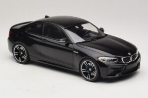 BMW M2 F87 Preto Metálico Minichamps 1:18 155026100 Metal - imagem 4 de 6