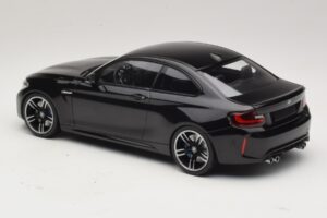 BMW M2 F87 Preto Metálico Minichamps 1:18 155026100 Metal - imagem 5 de 6