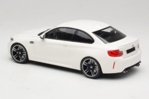 BMW M2 F87 Branco Minichamps 1:18 155026104 Metal - imagem 5 de 6