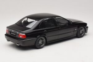 BMW M5 E39 Preto KK-Scale 1:18 KKDC181623 Metal - imagem 2 de 6