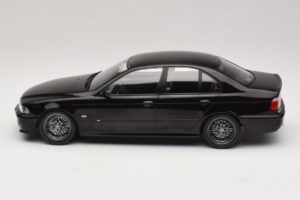 BMW M5 E39 Preto KK-Scale 1:18 KKDC181623 Metal - imagem 3 de 6