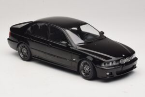 BMW M5 E39 Preto KK-Scale 1:18 KKDC181623 Metal - imagem 4 de 6