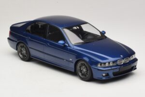 BMW M5 E39 Azul Metálico KK-Scale 1:18 KKDC181621 Metal - imagem 4 de 6