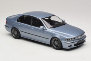 BMW M5 E39 Silverstone Blue Metallic KK-Scale 1:18 KKDC181622 Metal - imagem 4 de 6