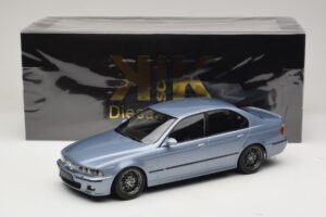 BMW M5 E39 Silverstone Blue Metallic KK-Scale 1:18 KKDC181622 Metal - imagem 6 de 6