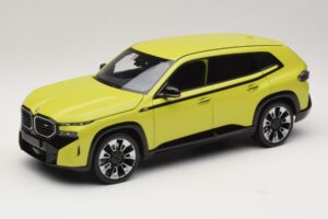 BMW XM G09 Amarelo Minichamps 1:18 110023302 Metal