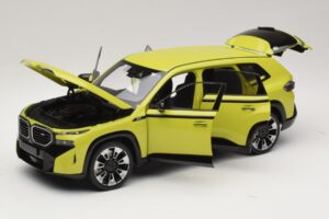 BMW XM G09 Amarelo Minichamps 1:18 110023302 Metal - imagem 2 de 8