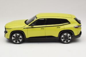 BMW XM G09 Amarelo Minichamps 1:18 110023302 Metal - imagem 4 de 8