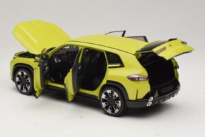 BMW XM G09 Amarelo Minichamps 1:18 110023302 Metal - imagem 5 de 8