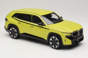 BMW XM G09 Amarelo Minichamps 1:18 110023302 Metal - imagem 6 de 8