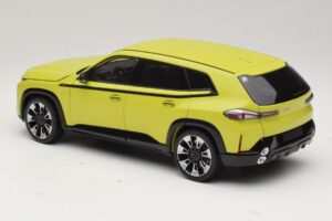 BMW XM G09 Amarelo Minichamps 1:18 110023302 Metal - imagem 7 de 8
