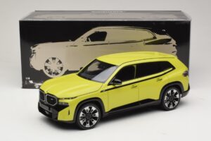 BMW XM G09 Amarelo Minichamps 1:18 110023302 Metal - imagem 8 de 8