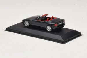BMW Z1 Verde Escuro Com Interior Vermelho Minichamps 1:43 BMW021 Metal - imagem 3 de 5