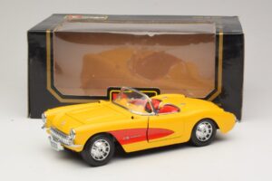 Chevrolet Corvette C1 Descapotável Amarelo Vermelho Bburago 1:18 3034-M2 Metal - imagem 8 de 8