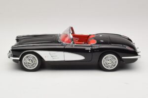 Chevrolet Corvette C1 Tuxedo Black AUTOart 1:18 71142 Diecast - imagem 4 de 8