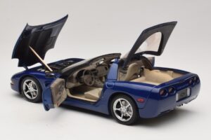 Chevrolet Corvette C5 Commemorative Edition Azul AUTOart 1:18 71157 Metal - imagem 6 de 9