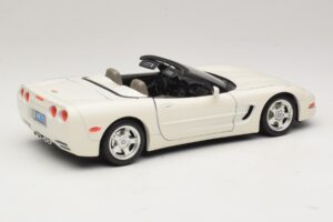 Chevrolet Corvette C5 Descapotável Branco Bburago 1:18 3076-P1 Metal - imagem 3 de 8