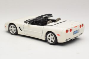 Chevrolet Corvette C5 Descapotável Branco Bburago 1:18 3076-P1 Metal - imagem 7 de 8