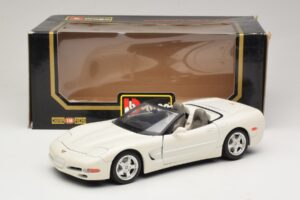 Chevrolet Corvette C5 Descapotável Branco Bburago 1:18 3076-P1 Metal - imagem 8 de 8