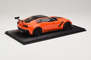 Chevrolet Corvette C7 ZR-1 High Voltage Tint TopSpeed 1:18 TS0147 Resina - imagem 2 de 6