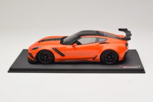 Chevrolet Corvette C7 ZR-1 High Voltage Tint TopSpeed 1:18 TS0147 Resina - imagem 3 de 6