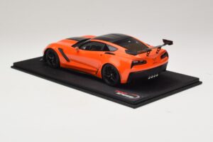 Chevrolet Corvette C7 ZR-1 High Voltage Tint TopSpeed 1:18 TS0147 Resina - imagem 5 de 6